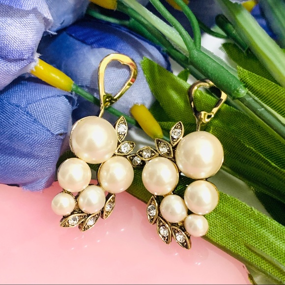 🌹Vintage Monet Gold crystal Pearl clip earring - Picture 3 of 17